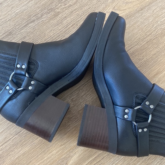 B O C by Born Lowri Stirrup Block Heel Bootie Black at Nordstrom Rack - Picture 1 of 4